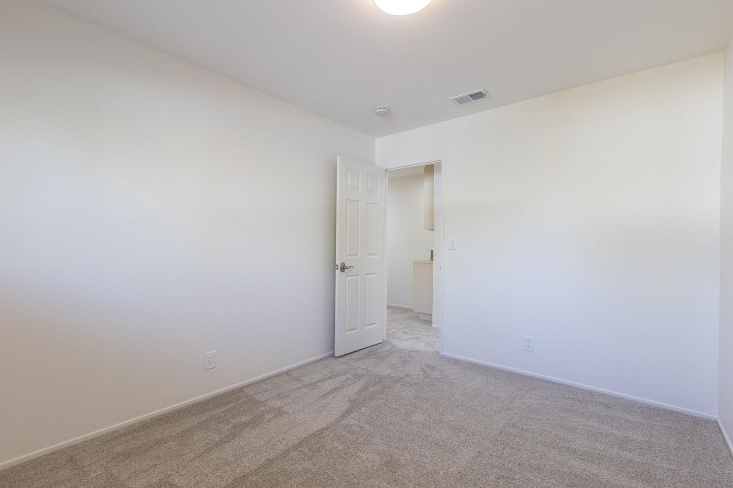 Detail Gallery Image 34 of 49 For 2550 Fairglen Dr, San Jose,  CA 95125 - 5 Beds | 2/1 Baths