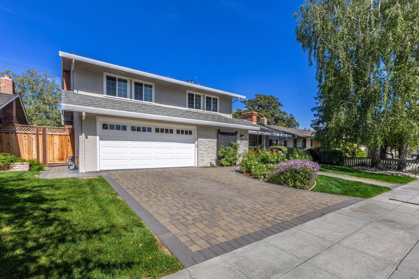 Detail Gallery Image 4 of 49 For 2550 Fairglen Dr, San Jose,  CA 95125 - 5 Beds | 2/1 Baths