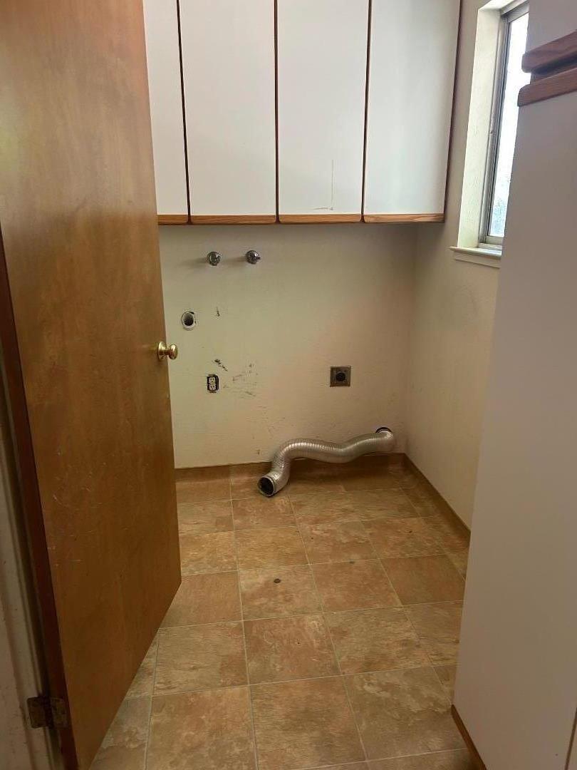 Detail Gallery Image 9 of 15 For 209 Villa Dr, King City,  CA 93930 - 3 Beds | 2 Baths