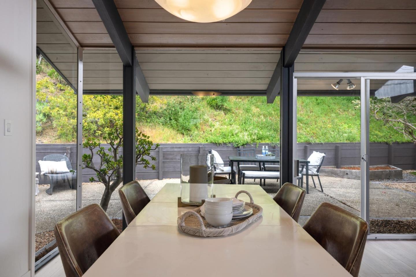 Detail Gallery Image 17 of 63 For 1719 Yorktown Rd, San Mateo,  CA 94402 - 4 Beds | 2 Baths