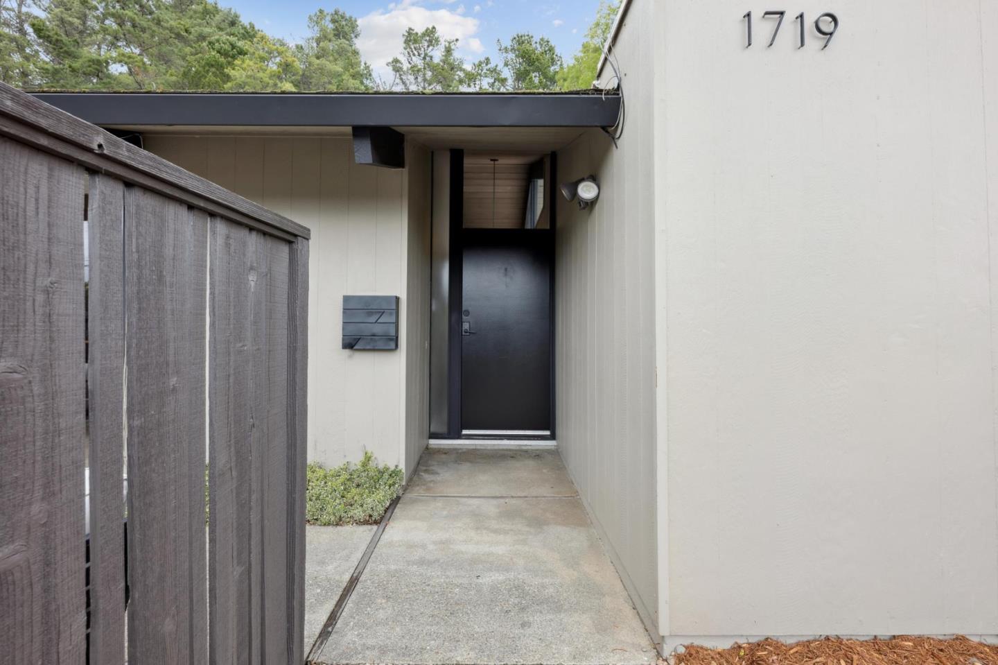 Detail Gallery Image 5 of 63 For 1719 Yorktown Rd, San Mateo,  CA 94402 - 4 Beds | 2 Baths