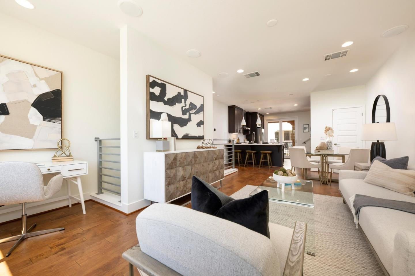 Detail Gallery Image 3 of 26 For 373 Derby Ave, San Mateo,  CA 94403 - 2 Beds | 2/1 Baths
