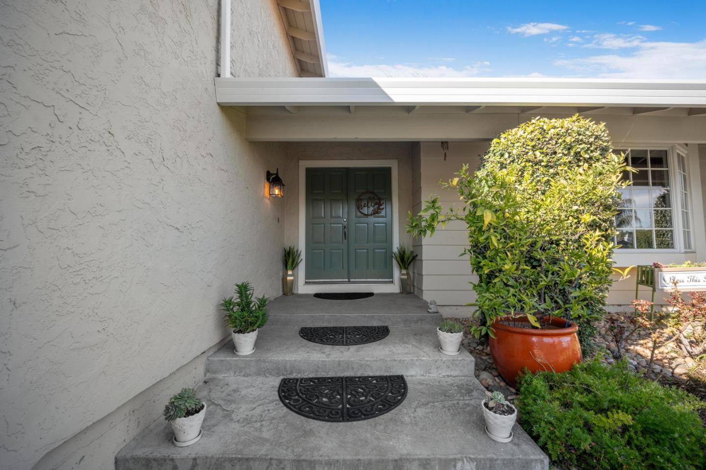 Detail Gallery Image 4 of 37 For 16780 Dry Creek Ct, Morgan Hill,  CA 95037 - 4 Beds | 3 Baths
