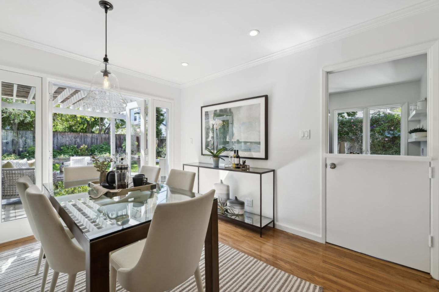 Detail Gallery Image 11 of 37 For 924 Sycamore Dr, Palo Alto,  CA 94303 - 3 Beds | 2 Baths
