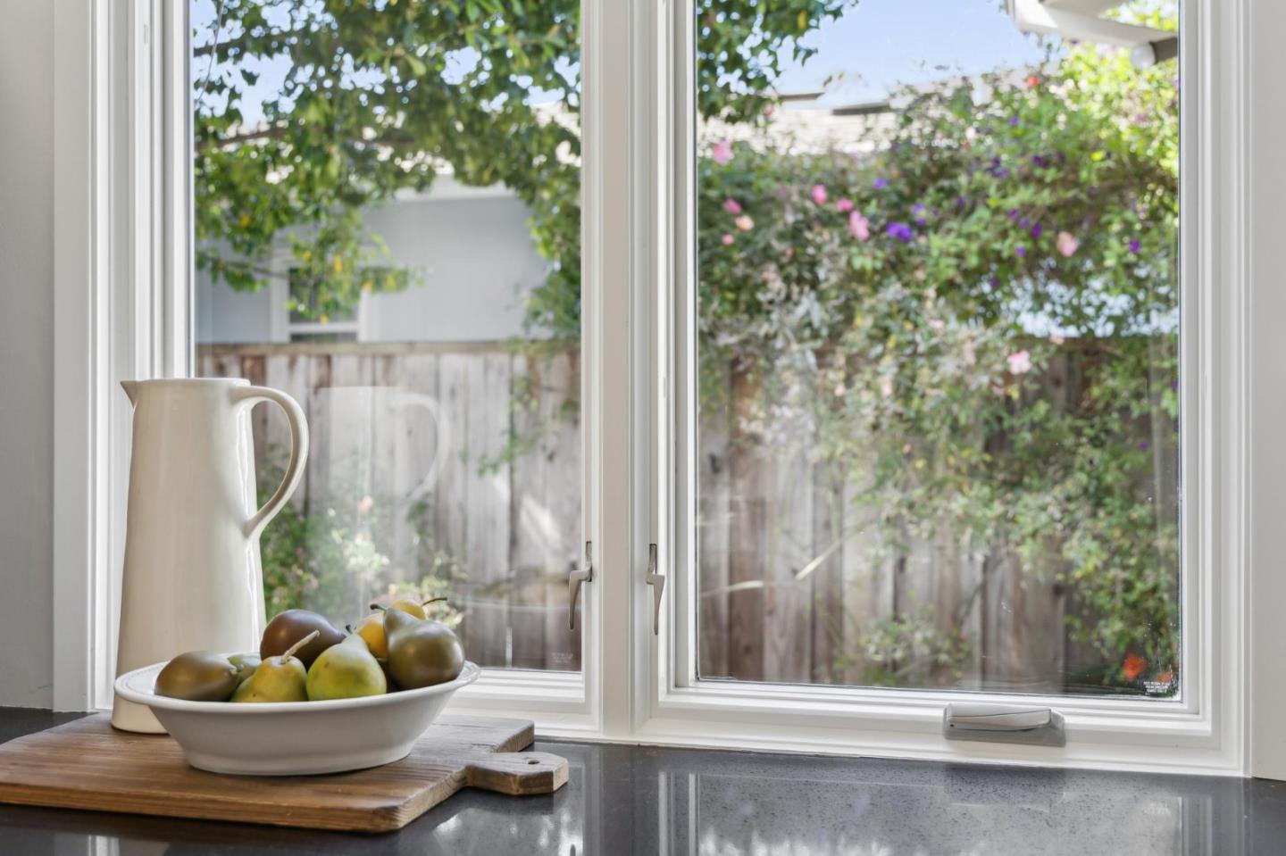 Detail Gallery Image 15 of 37 For 924 Sycamore Dr, Palo Alto,  CA 94303 - 3 Beds | 2 Baths