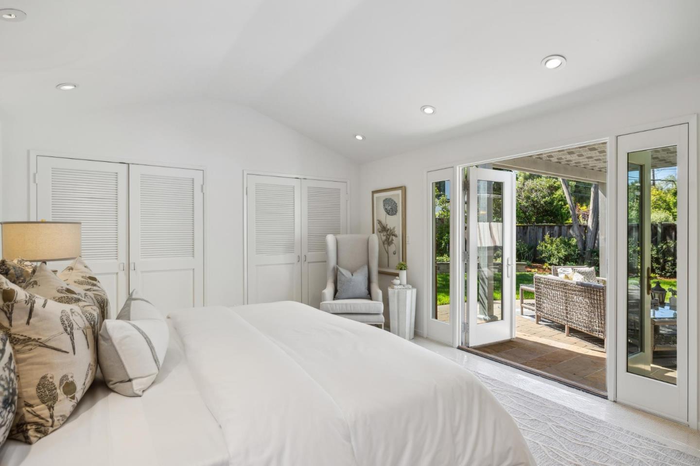 Detail Gallery Image 19 of 37 For 924 Sycamore Dr, Palo Alto,  CA 94303 - 3 Beds | 2 Baths