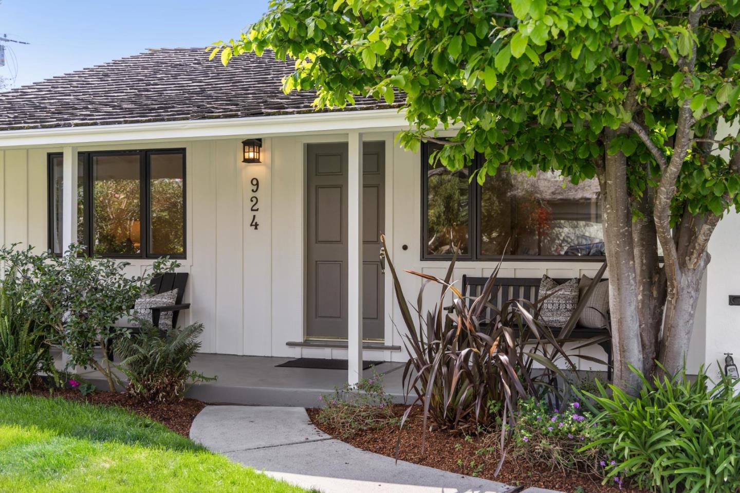 Detail Gallery Image 2 of 37 For 924 Sycamore Dr, Palo Alto,  CA 94303 - 3 Beds | 2 Baths