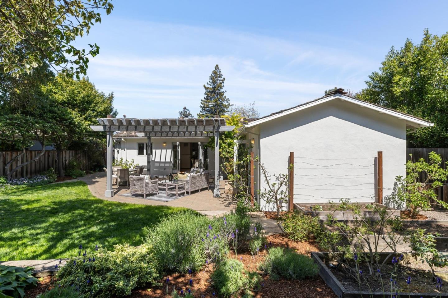 Detail Gallery Image 29 of 37 For 924 Sycamore Dr, Palo Alto,  CA 94303 - 3 Beds | 2 Baths