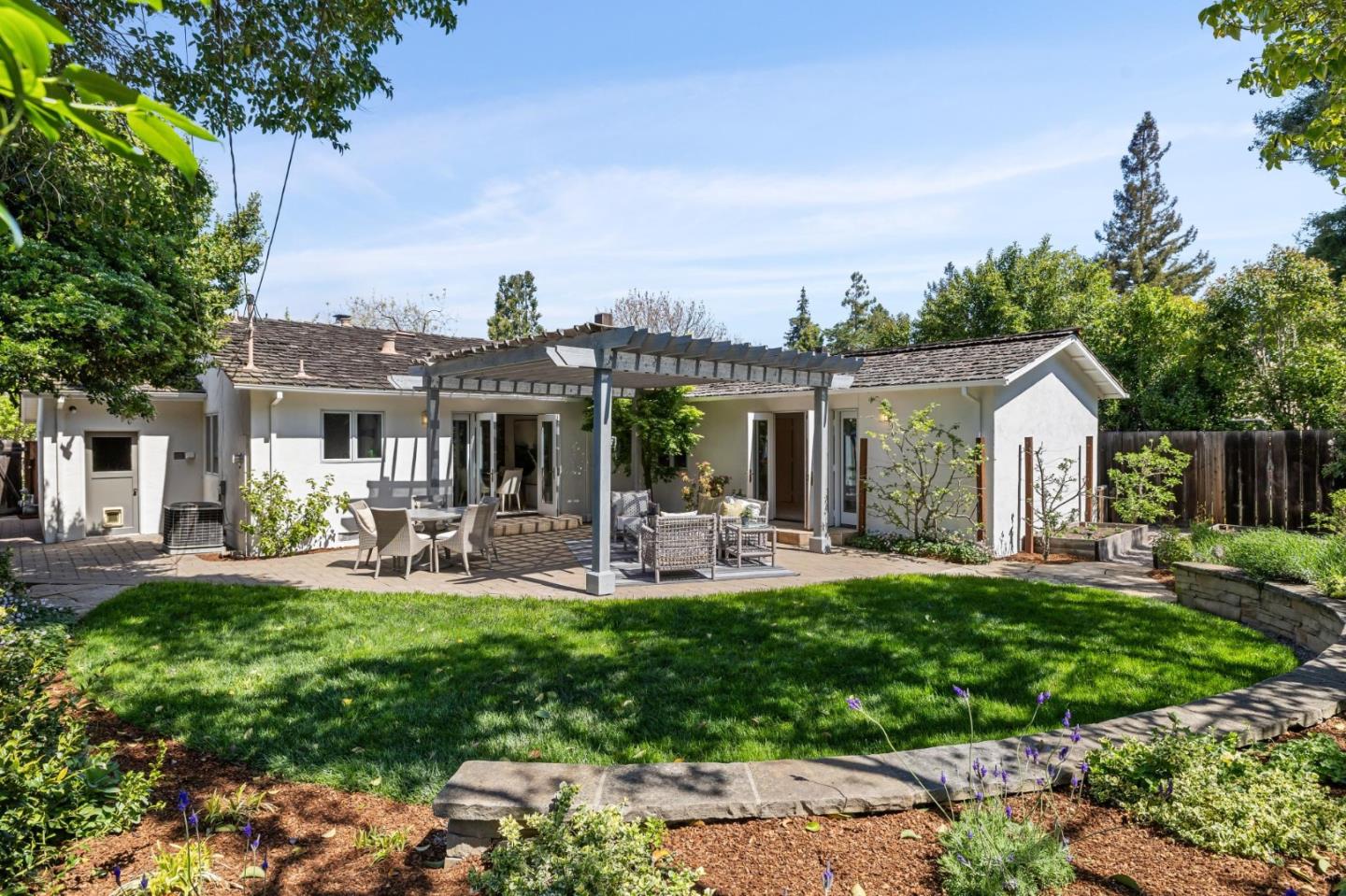 Detail Gallery Image 31 of 37 For 924 Sycamore Dr, Palo Alto,  CA 94303 - 3 Beds | 2 Baths