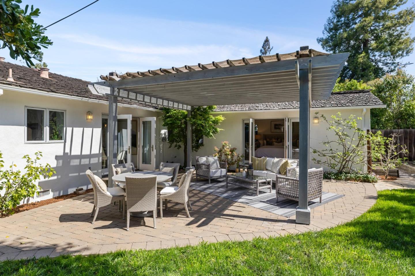 Detail Gallery Image 32 of 37 For 924 Sycamore Dr, Palo Alto,  CA 94303 - 3 Beds | 2 Baths