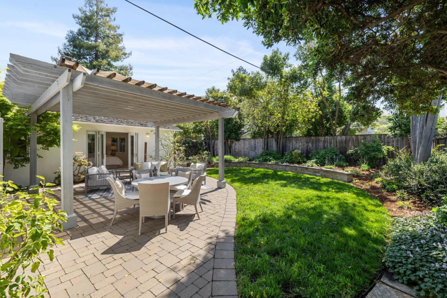Detail Gallery Image 33 of 37 For 924 Sycamore Dr, Palo Alto,  CA 94303 - 3 Beds | 2 Baths