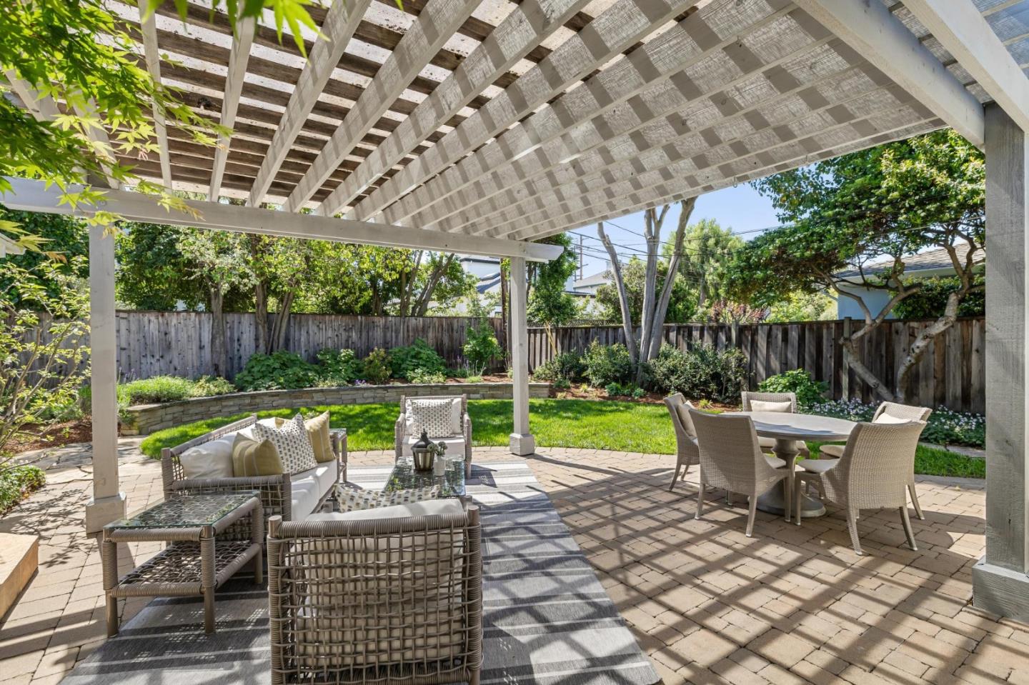 Detail Gallery Image 34 of 37 For 924 Sycamore Dr, Palo Alto,  CA 94303 - 3 Beds | 2 Baths