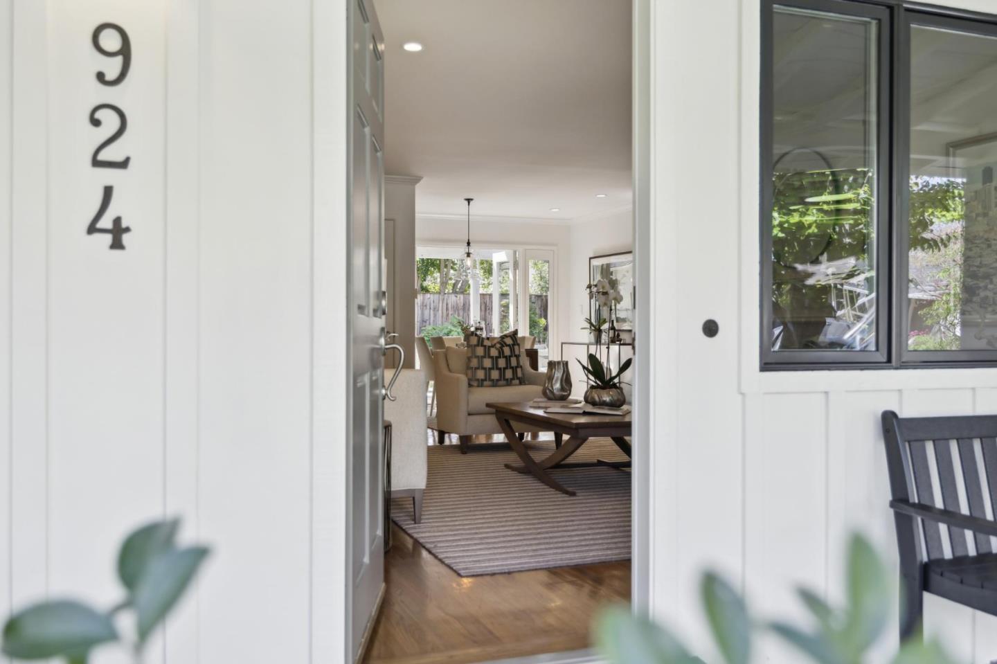 Detail Gallery Image 4 of 37 For 924 Sycamore Dr, Palo Alto,  CA 94303 - 3 Beds | 2 Baths