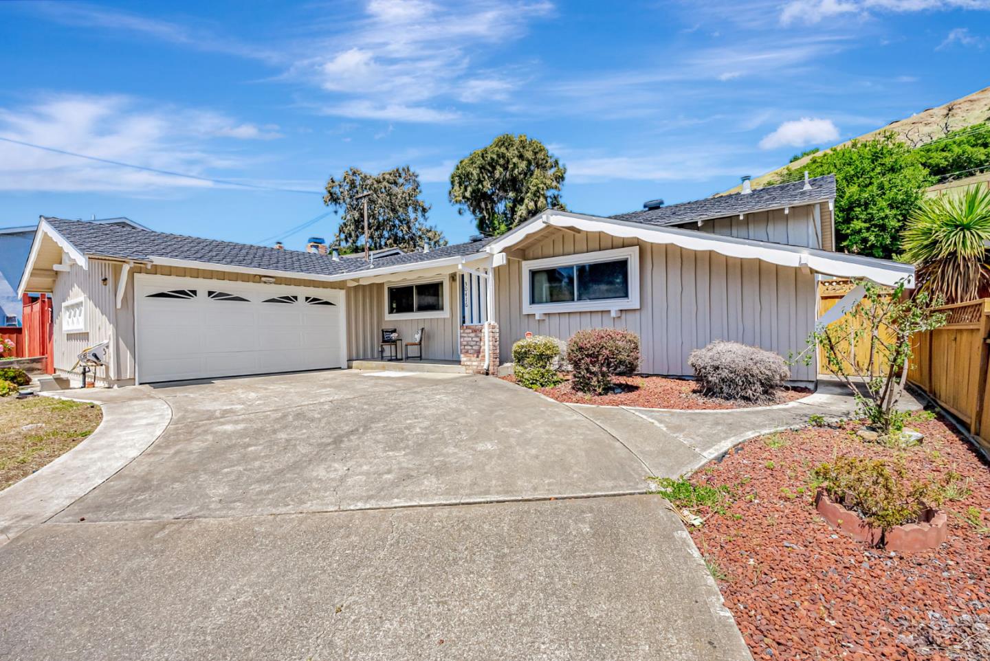 Detail Gallery Image 2 of 37 For 30416 Treeview St, Hayward,  CA 94544 - 3 Beds | 2 Baths