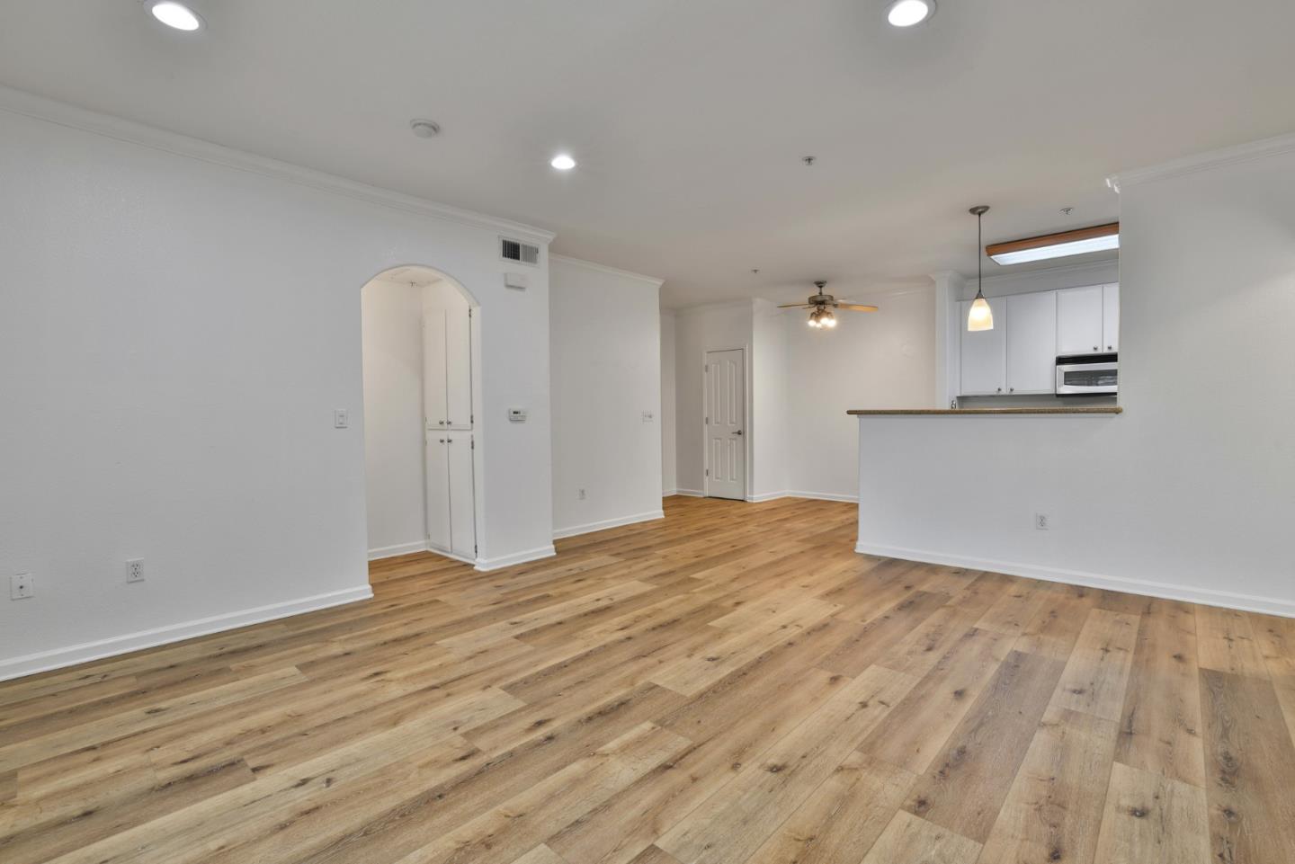 Detail Gallery Image 3 of 24 For 801 S Winchester Blvd #1204,  San Jose,  CA 95128 - 2 Beds | 2 Baths