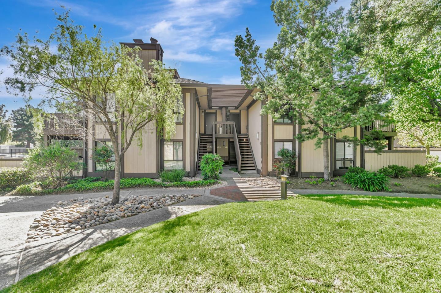 Detail Gallery Image 2 of 32 For 39139 Argonaut Way #101,  Fremont,  CA 94538 - 1 Beds | 1 Baths
