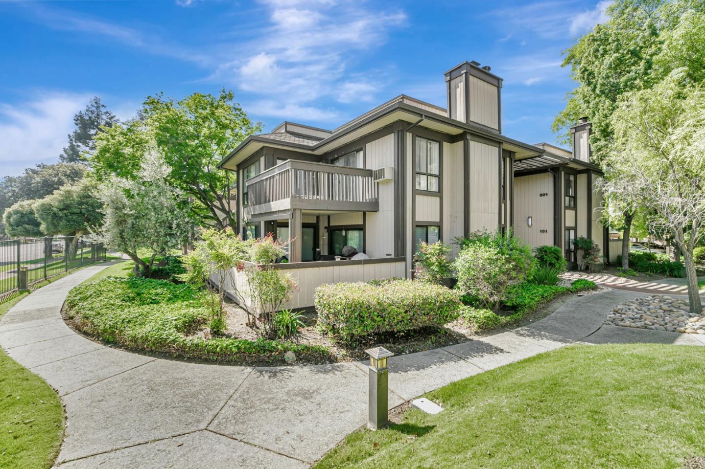 Detail Gallery Image 3 of 32 For 39139 Argonaut Way #101,  Fremont,  CA 94538 - 1 Beds | 1 Baths
