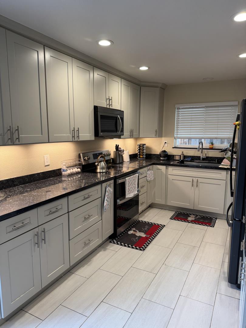 Detail Gallery Image 2 of 23 For 3819 Underwood Dr, San Jose,  CA 95117 - – Beds | – Baths
