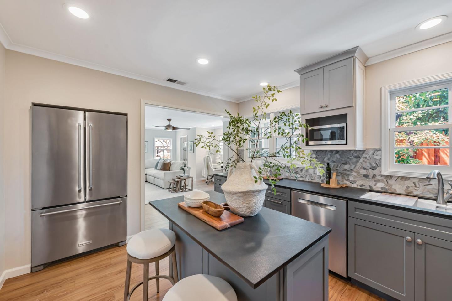 Detail Gallery Image 15 of 41 For 2002 Coastland Ave, San Jose,  CA 95125 - 3 Beds | 1/1 Baths