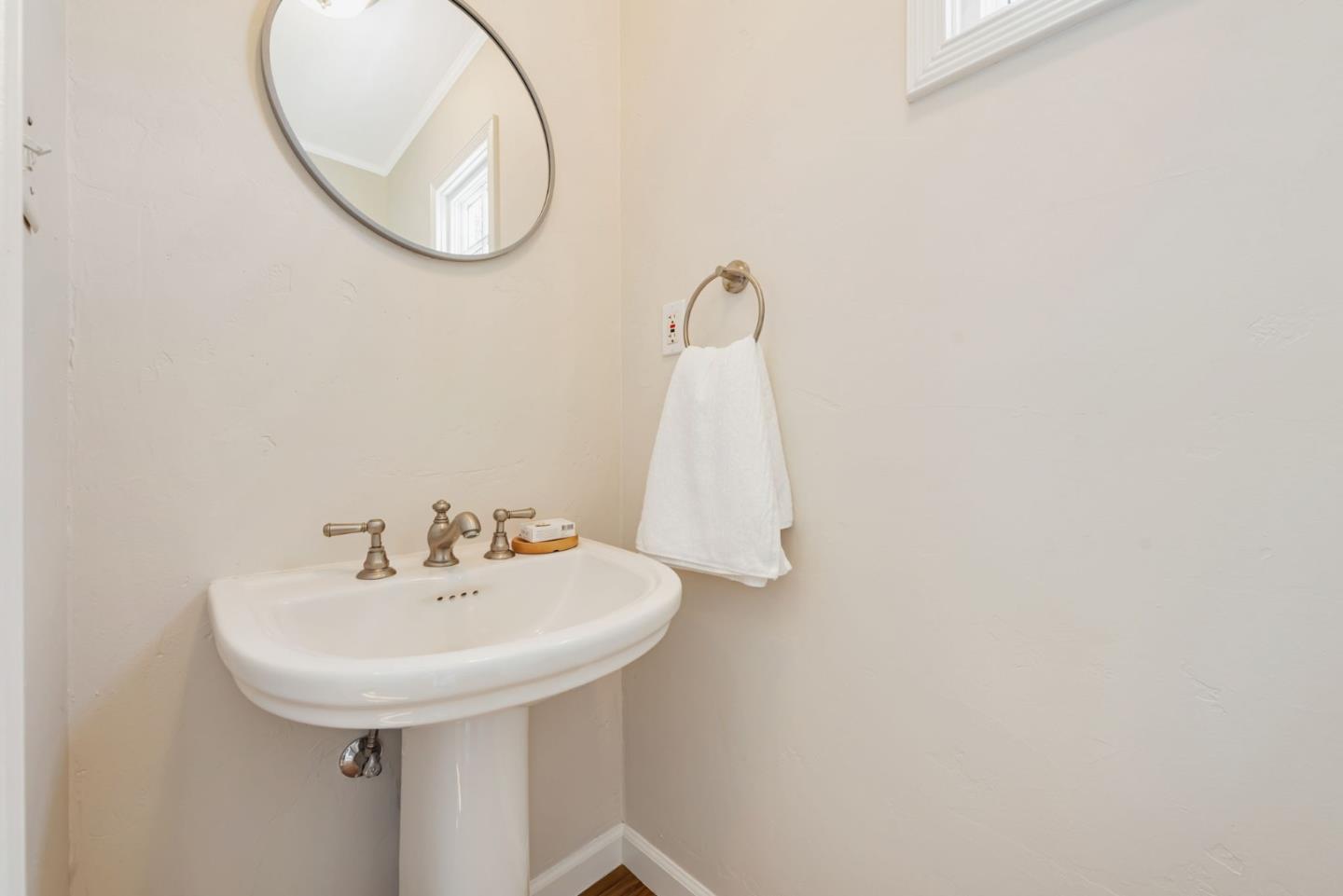 Detail Gallery Image 22 of 41 For 2002 Coastland Ave, San Jose,  CA 95125 - 3 Beds | 1/1 Baths