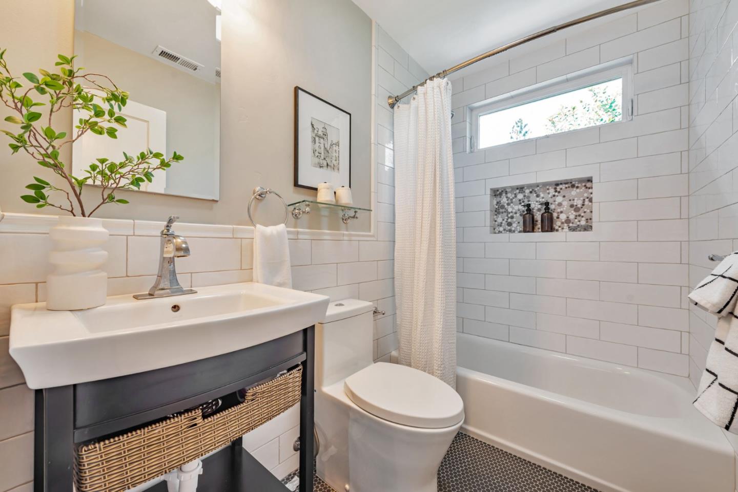 Detail Gallery Image 32 of 41 For 2002 Coastland Ave, San Jose,  CA 95125 - 3 Beds | 1/1 Baths