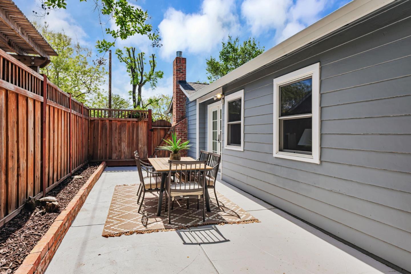Detail Gallery Image 8 of 41 For 2002 Coastland Ave, San Jose,  CA 95125 - 3 Beds | 1/1 Baths
