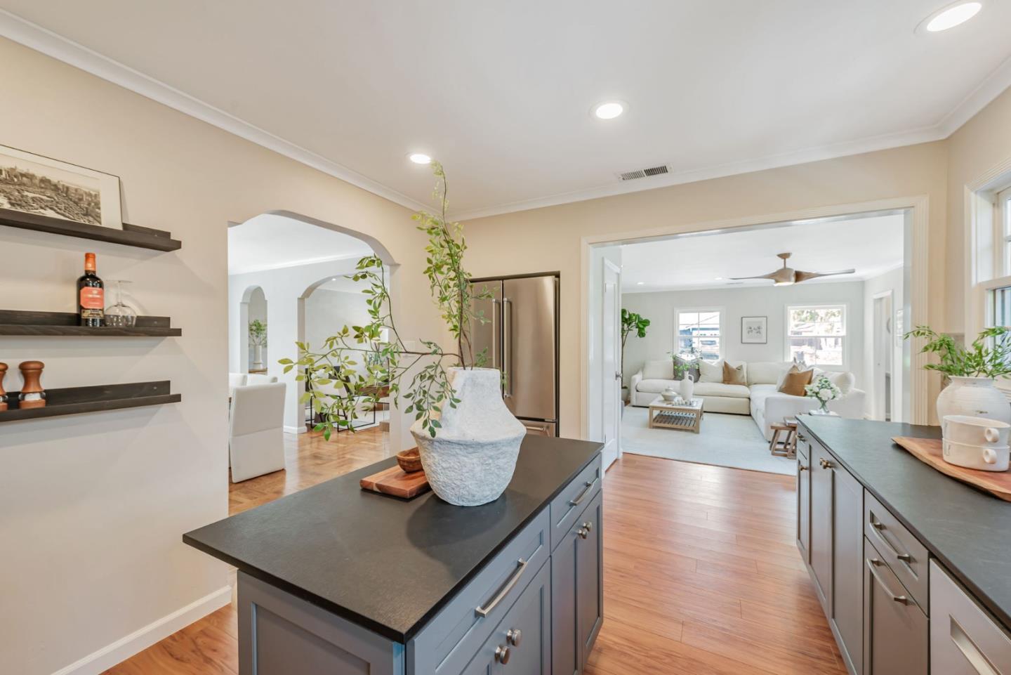 Detail Gallery Image 9 of 41 For 2002 Coastland Ave, San Jose,  CA 95125 - 3 Beds | 1/1 Baths