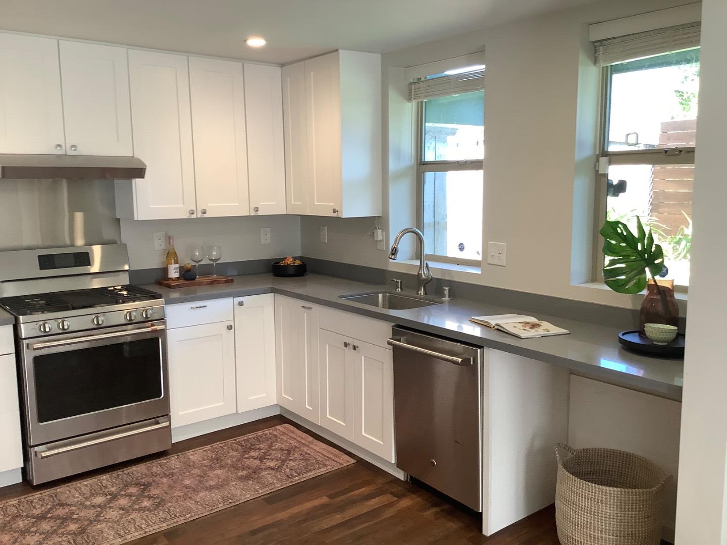 Detail Gallery Image 30 of 32 For Address Not Disclosed, Oakland,  CA 94609 - 3 Beds | 3 Baths