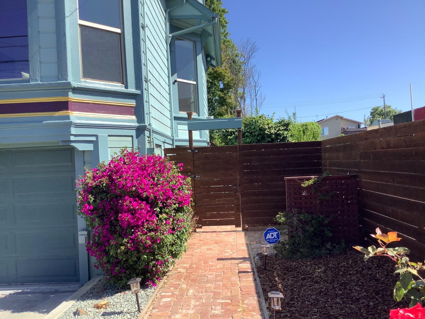 Detail Gallery Image 9 of 32 For Address Not Disclosed, Oakland,  CA 94609 - 3 Beds | 3 Baths