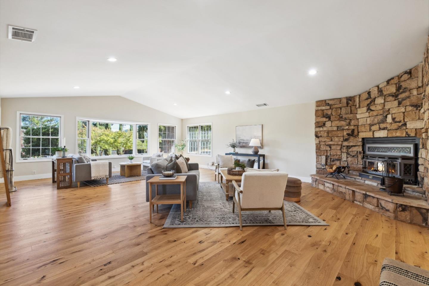 Detail Gallery Image 11 of 79 For 16035 Oak Glen Ave, Morgan Hill,  CA 95037 - 6 Beds | 3/1 Baths