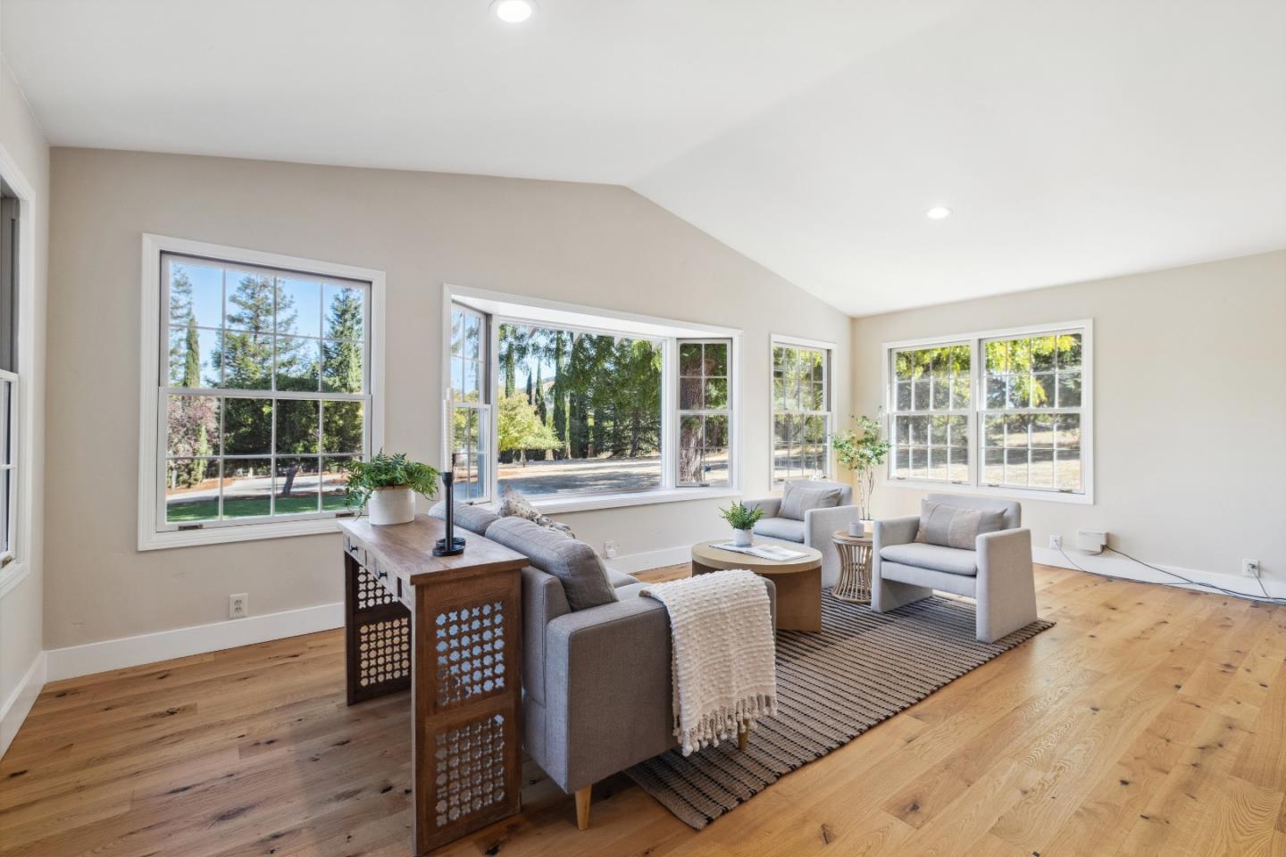 Detail Gallery Image 13 of 79 For 16035 Oak Glen Ave, Morgan Hill,  CA 95037 - 6 Beds | 3/1 Baths