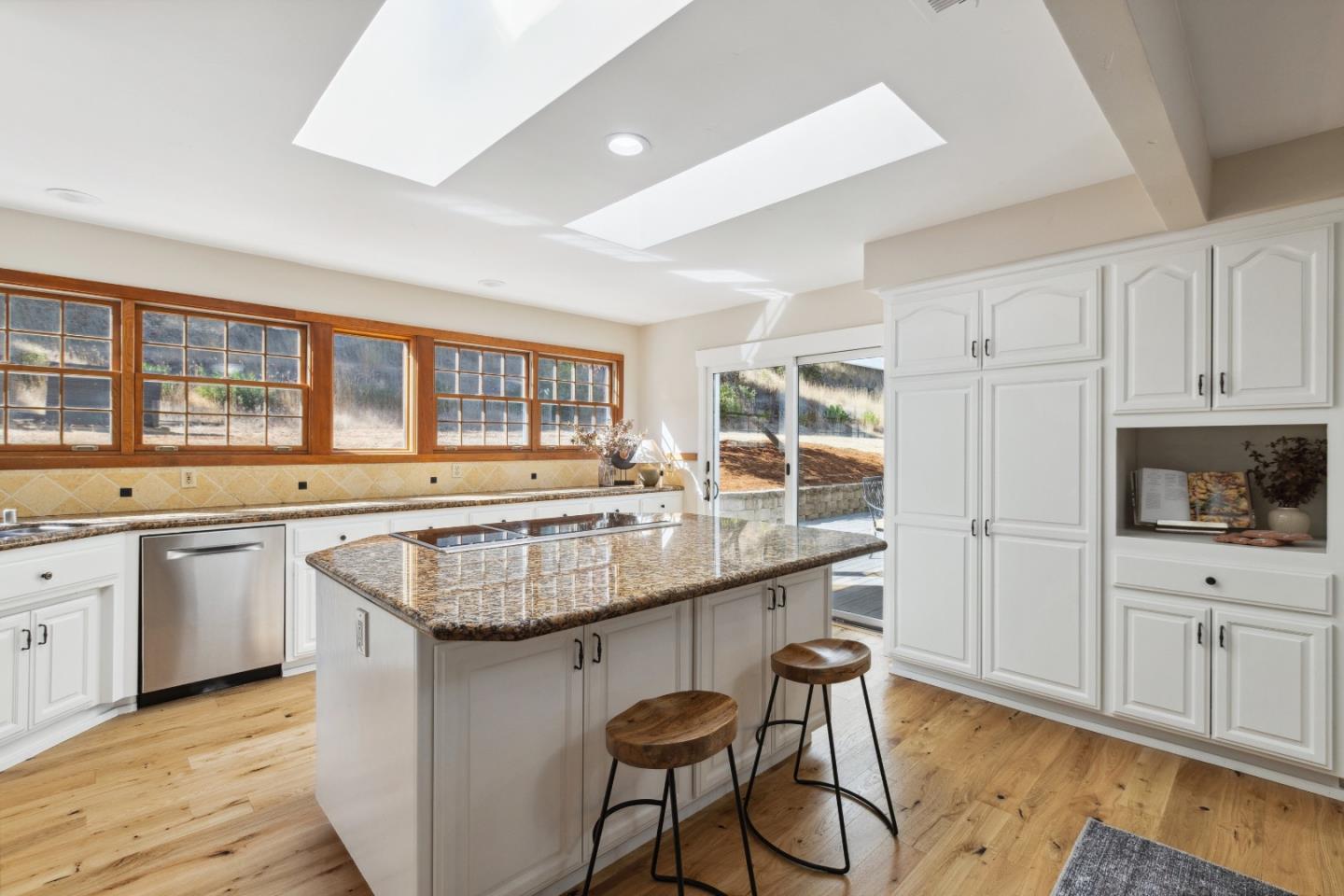 Detail Gallery Image 21 of 79 For 16035 Oak Glen Ave, Morgan Hill,  CA 95037 - 6 Beds | 3/1 Baths
