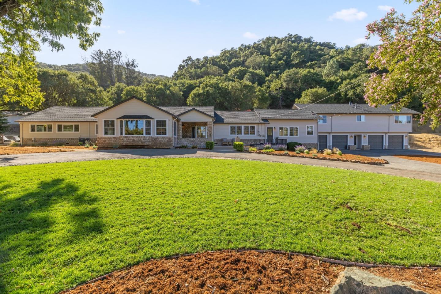 Detail Gallery Image 3 of 79 For 16035 Oak Glen Ave, Morgan Hill,  CA 95037 - 6 Beds | 3/1 Baths