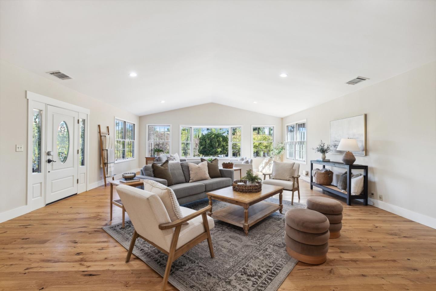 Detail Gallery Image 9 of 79 For 16035 Oak Glen Ave, Morgan Hill,  CA 95037 - 6 Beds | 3/1 Baths