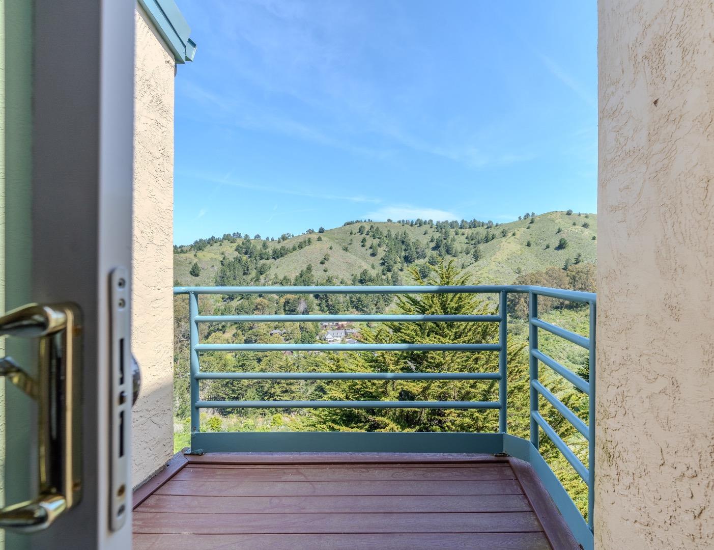 Detail Gallery Image 12 of 43 For 945 Fassler Ave, Pacifica,  CA 94044 - 2 Beds | 2/1 Baths