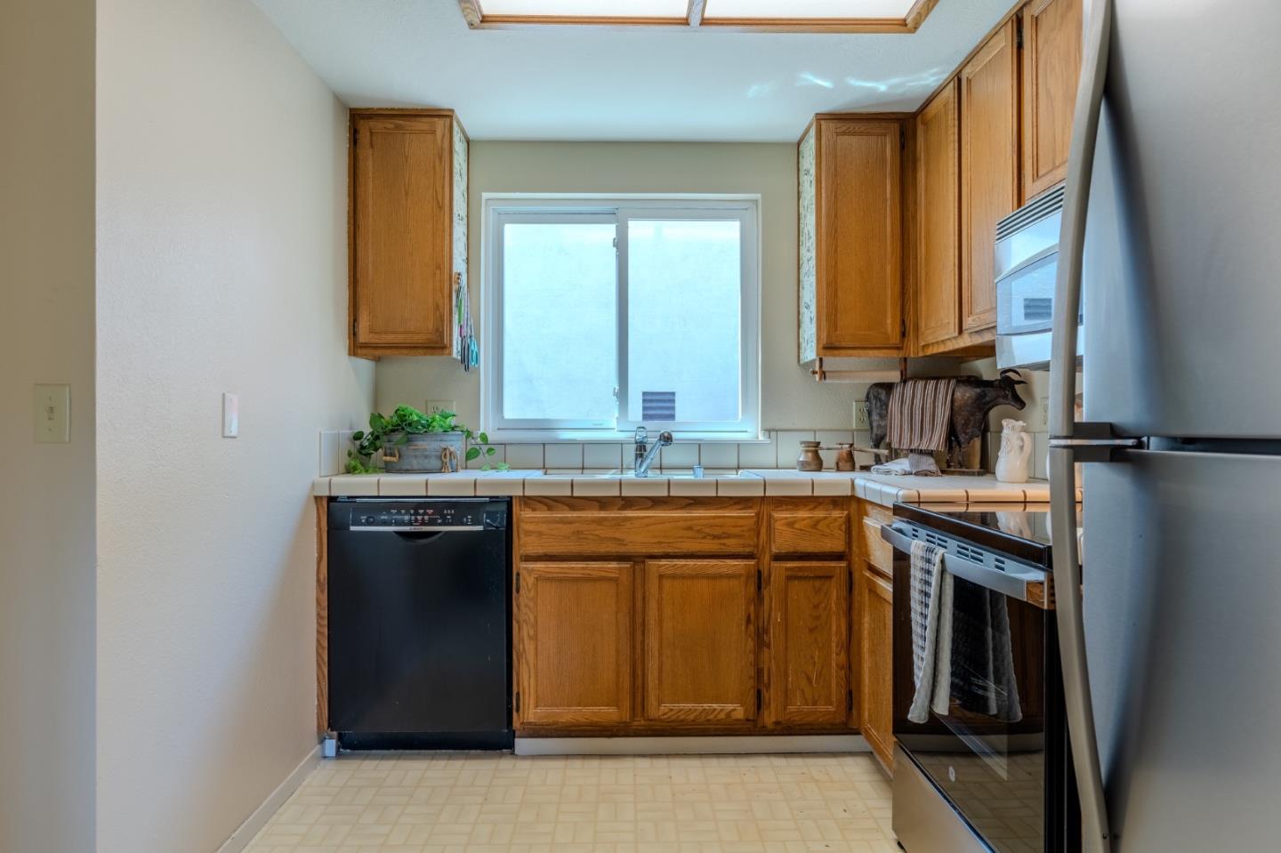 Detail Gallery Image 16 of 43 For 945 Fassler Ave, Pacifica,  CA 94044 - 2 Beds | 2/1 Baths