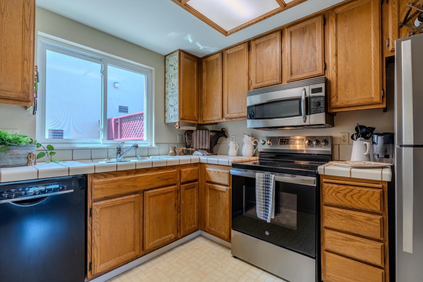 Detail Gallery Image 17 of 43 For 945 Fassler Ave, Pacifica,  CA 94044 - 2 Beds | 2/1 Baths