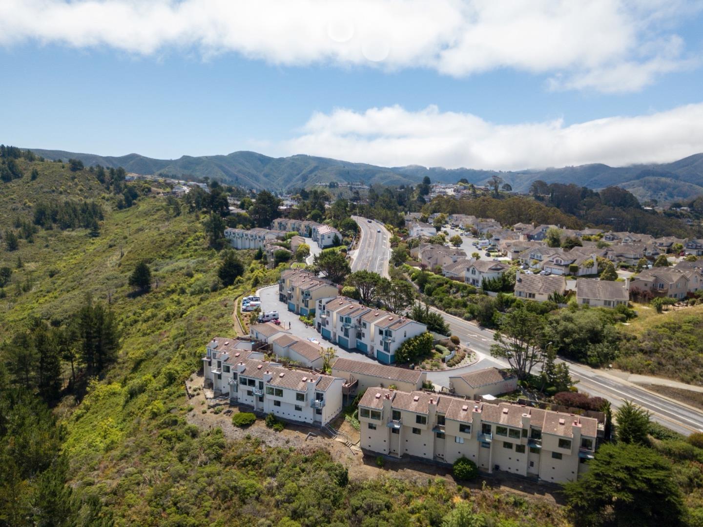 Detail Gallery Image 32 of 43 For 945 Fassler Ave, Pacifica,  CA 94044 - 2 Beds | 2/1 Baths