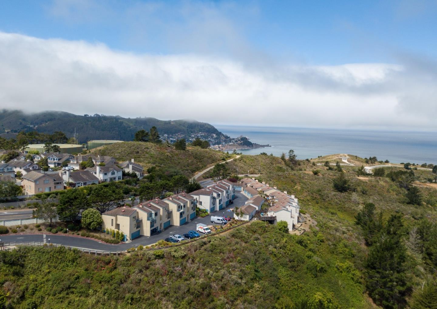 Detail Gallery Image 33 of 43 For 945 Fassler Ave, Pacifica,  CA 94044 - 2 Beds | 2/1 Baths