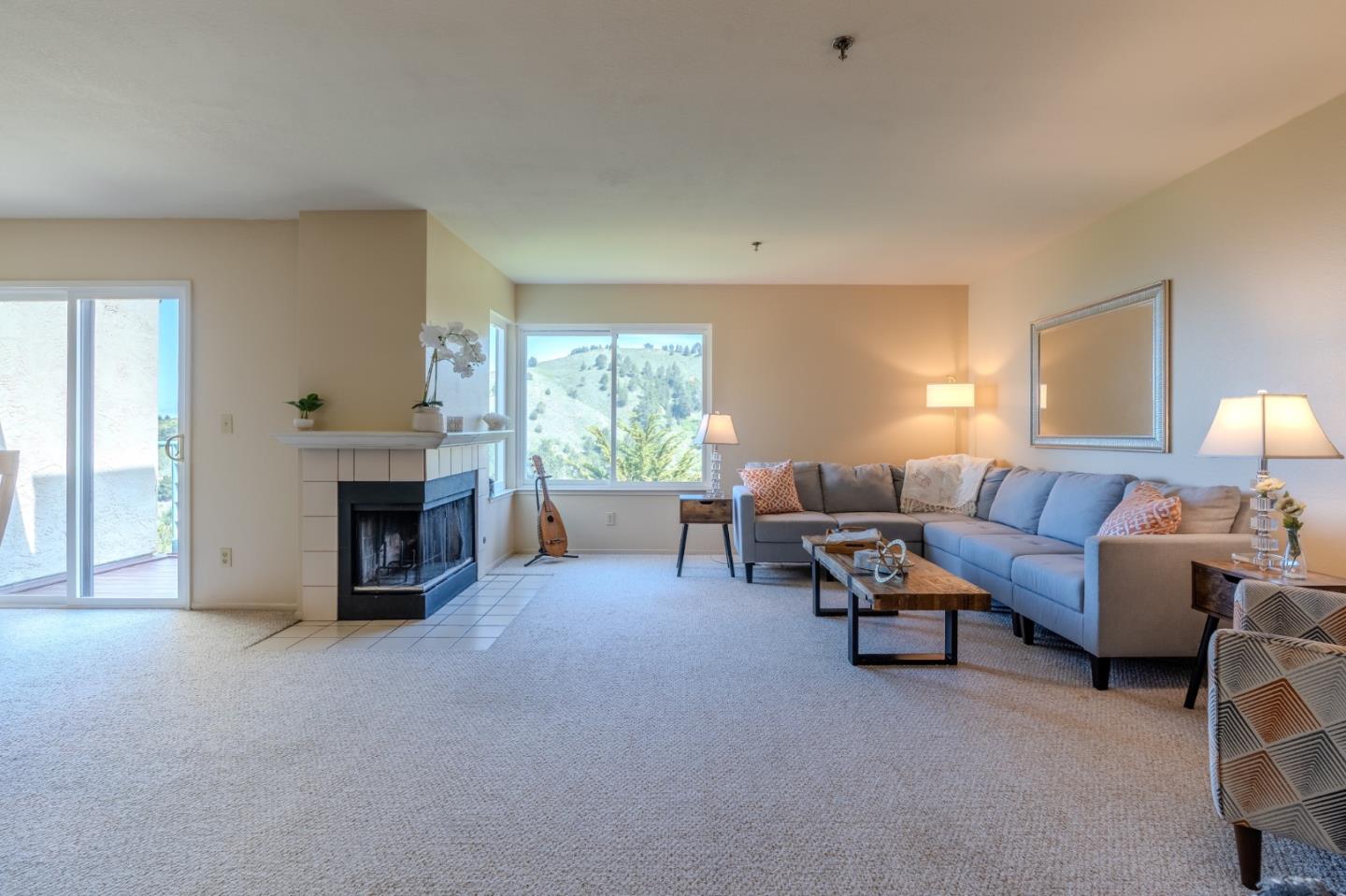Detail Gallery Image 5 of 43 For 945 Fassler Ave, Pacifica,  CA 94044 - 2 Beds | 2/1 Baths