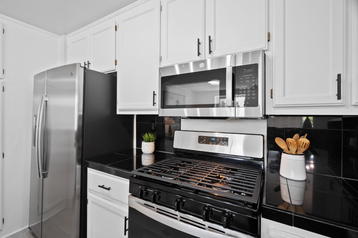 Detail Gallery Image 10 of 32 For 700 Baltic Cir #728,  Redwood City,  CA 94065 - 2 Beds | 2 Baths