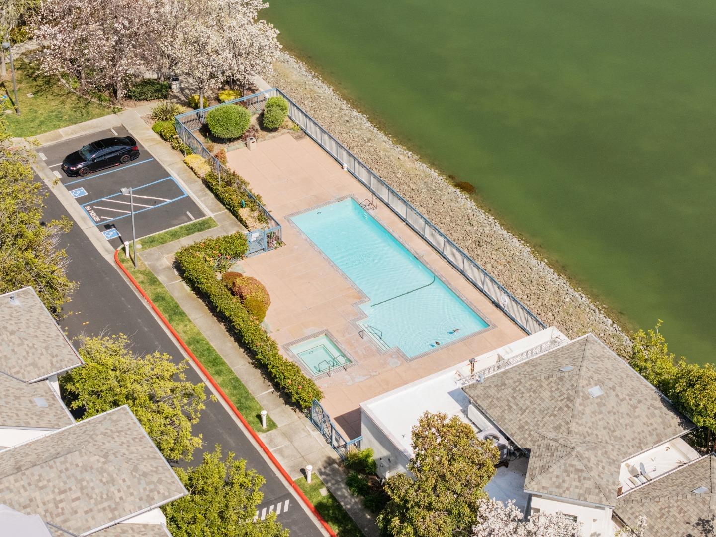 Detail Gallery Image 26 of 32 For 700 Baltic Cir #728,  Redwood City,  CA 94065 - 2 Beds | 2 Baths