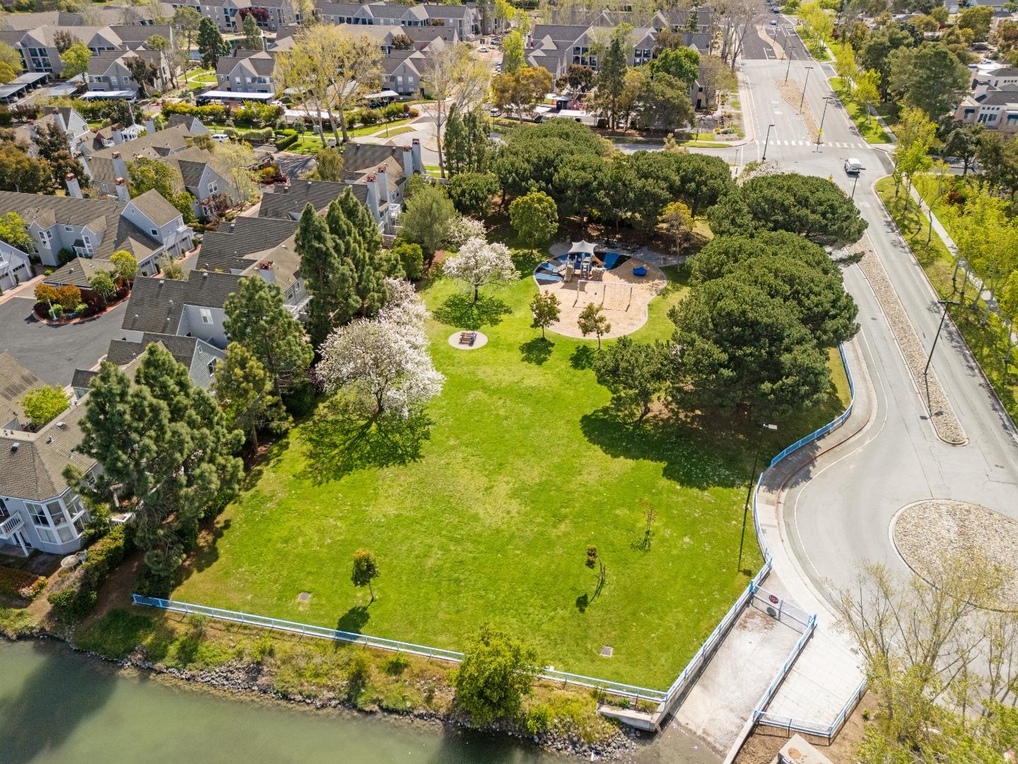 Detail Gallery Image 30 of 32 For 700 Baltic Cir #728,  Redwood City,  CA 94065 - 2 Beds | 2 Baths