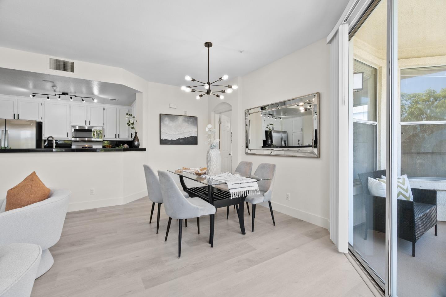 Detail Gallery Image 5 of 32 For 700 Baltic Cir #728,  Redwood City,  CA 94065 - 2 Beds | 2 Baths