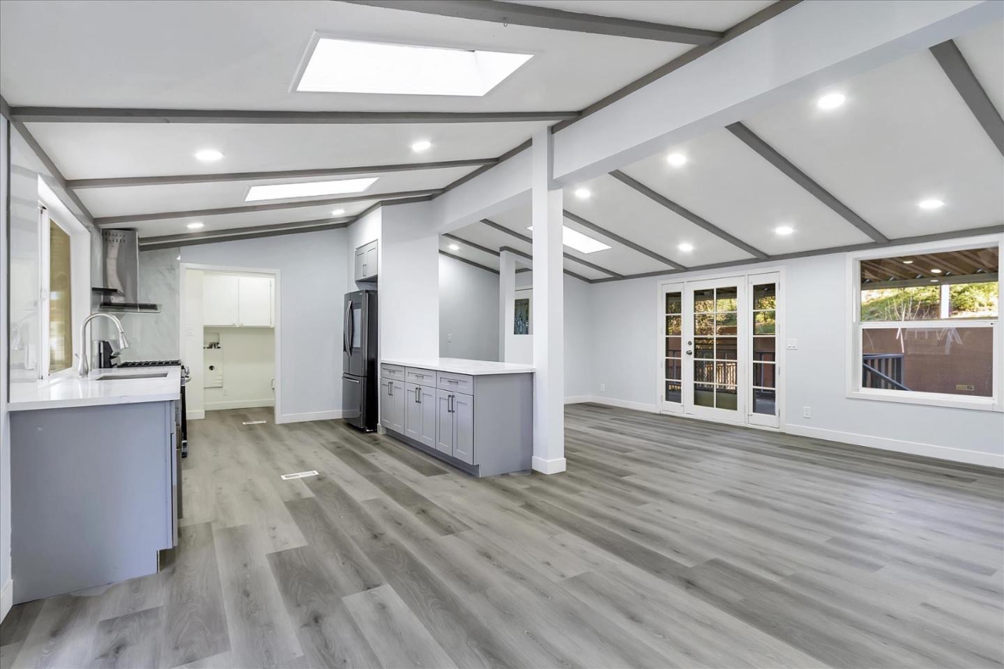 Detail Gallery Image 3 of 14 For 750 Millstream Dr #750,  San Jose,  CA 95125 - 2 Beds | 2 Baths