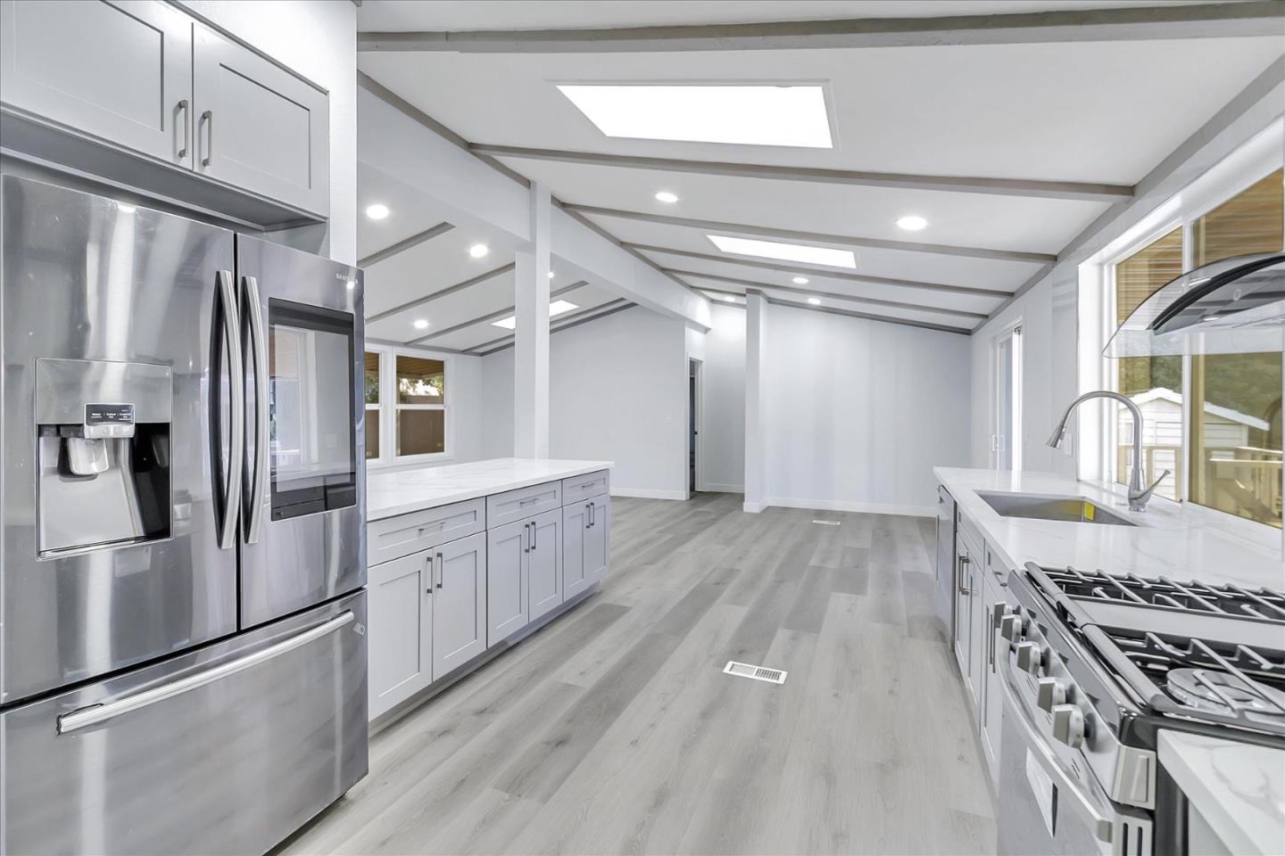 Detail Gallery Image 4 of 14 For 750 Millstream Dr #750,  San Jose,  CA 95125 - 2 Beds | 2 Baths