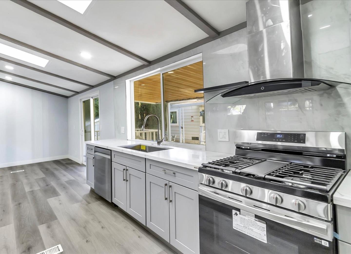 Detail Gallery Image 5 of 14 For 750 Millstream Dr #750,  San Jose,  CA 95125 - 2 Beds | 2 Baths