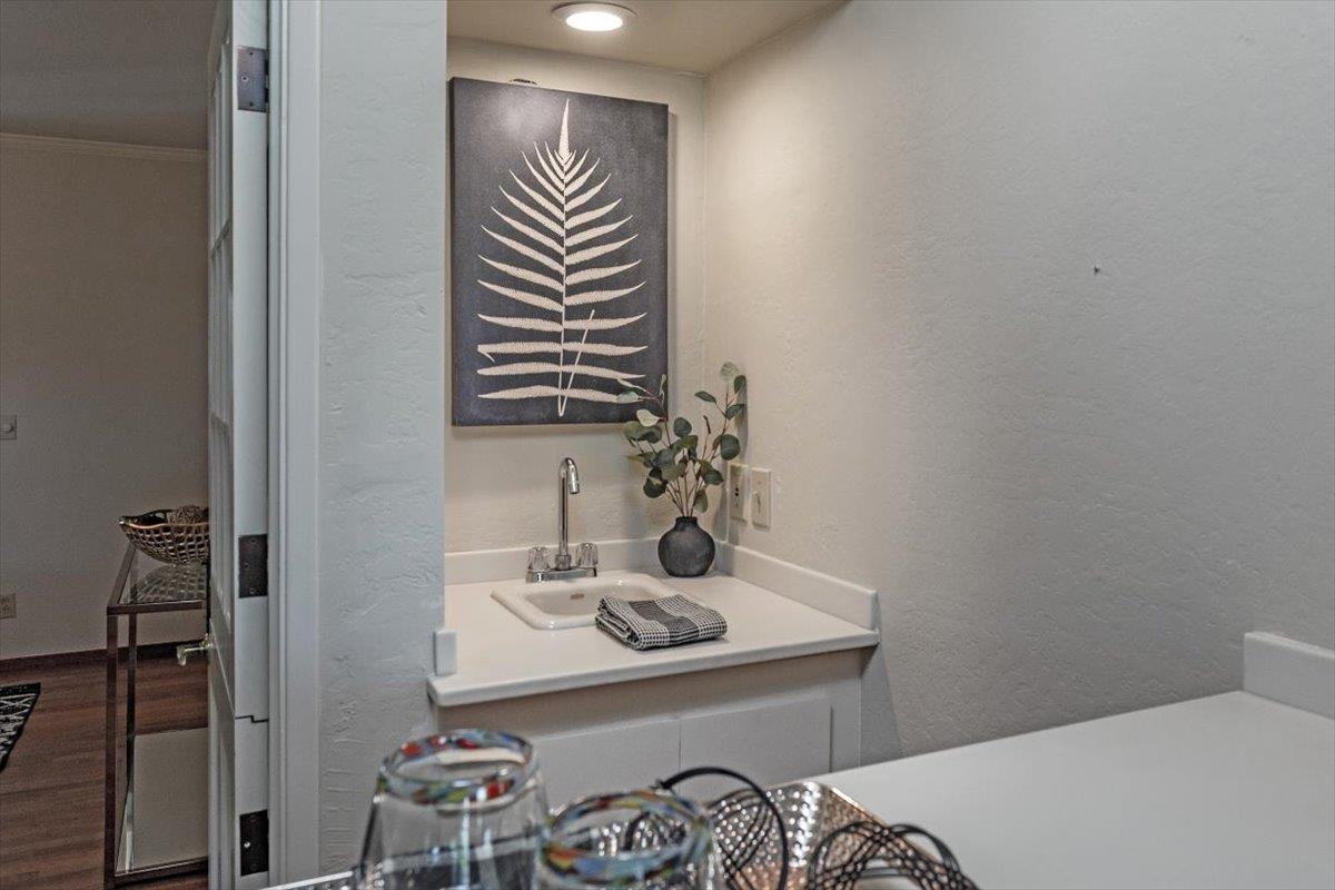 Detail Gallery Image 11 of 37 For 13902 Malcom Ave, Saratoga,  CA 95070 - 6 Beds | 3/1 Baths