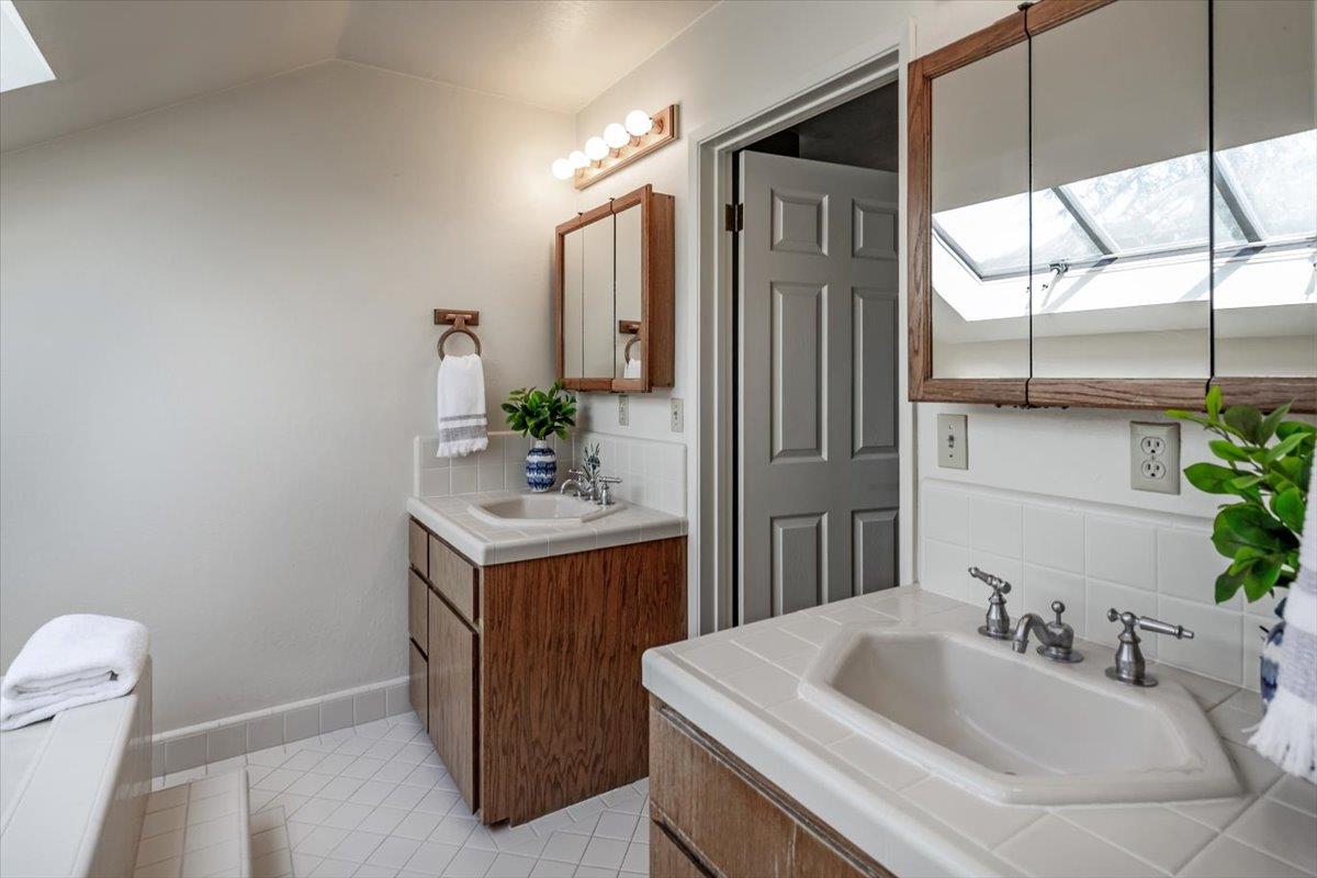 Detail Gallery Image 21 of 37 For 13902 Malcom Ave, Saratoga,  CA 95070 - 6 Beds | 3/1 Baths