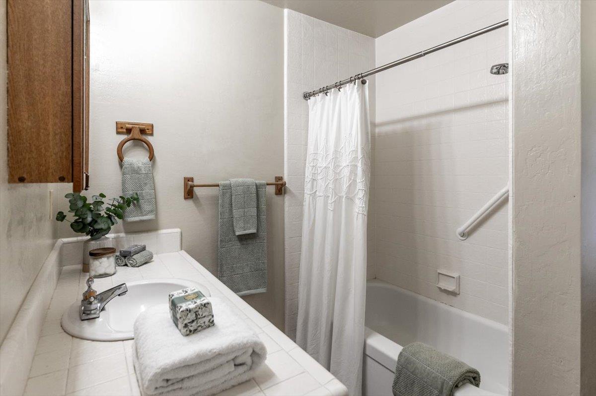 Detail Gallery Image 26 of 37 For 13902 Malcom Ave, Saratoga,  CA 95070 - 6 Beds | 3/1 Baths